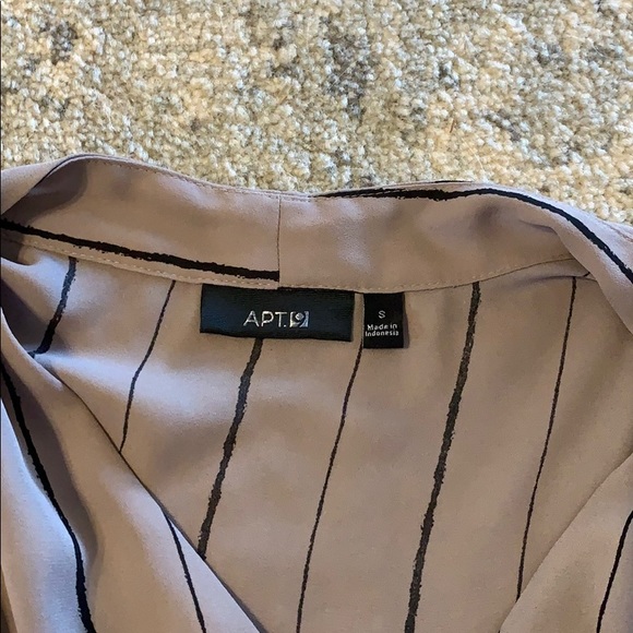 Apt. 9 vertical pin stripe shirt - Picture 4 of 4